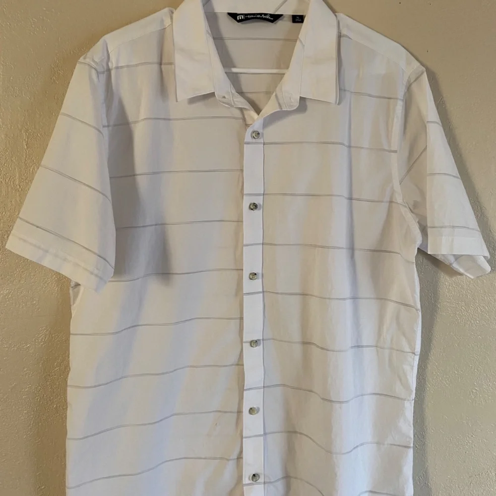 Travis Mathew Button Up - Picture 1 of 2